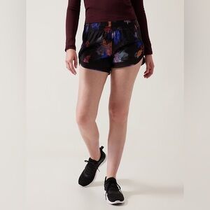 Athleta Mesh Racer Run Short 4" - Night Bloom Black - Size large